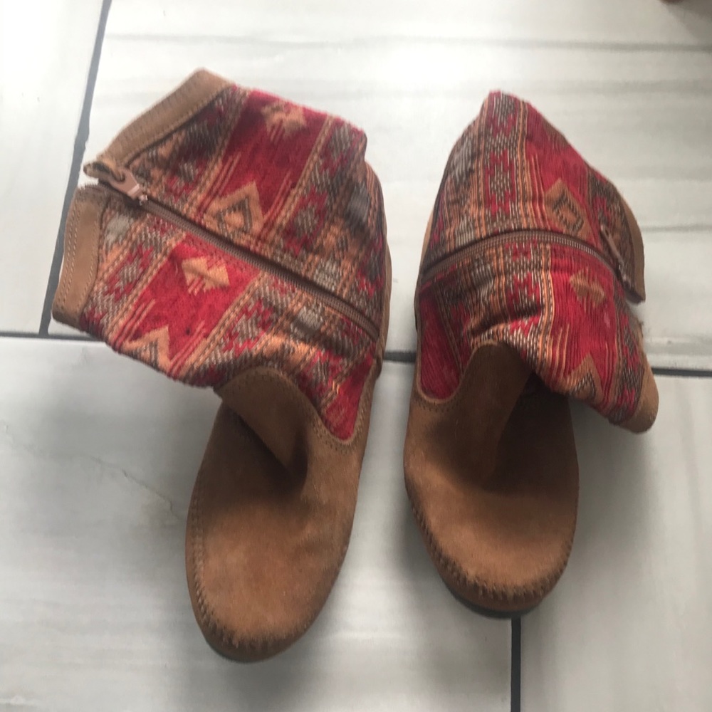 Minnetonka Western Zip Up Suede Boots 10